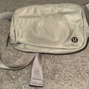 Everywhere Belt Bag 1L Green/Silvery Color‎